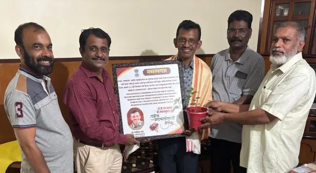 മുംബൈ നോർക്ക ഓഫീസർ എസ് .റഫീഖിന് യാത്രയയപ്പ് നൽകി