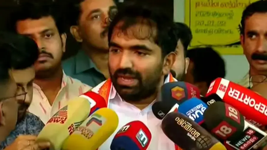 'ചിലരെയൊക്കെ ആത്മഹത്യയുടെ വക്കിലെത്തിച്ചു, മോറല്‍ പൊലീസിങ് സിപിഎമ്മില്‍ നിന്ന് കണ്ടുപഠിക്കണം; ചാണ്ടി ഉമ്മന്‍