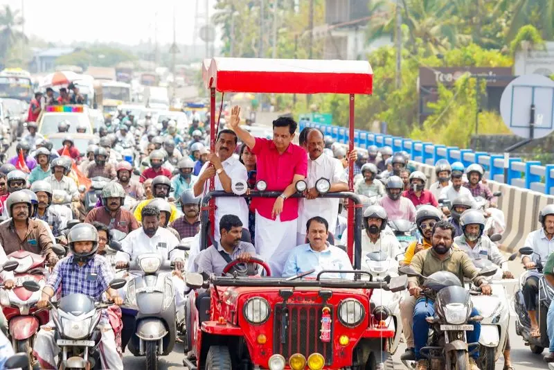 മന്ത്രി മുഹമ്മദ് റിയാസ് പ്രതിഷേധ റോഡ് ഷോ നടത്തിയ വാഹനത്തിന് ഫിറ്റ്നസ് സര്ട്ടിഫിക്കറ്റില്ലെന്നു പരാതി