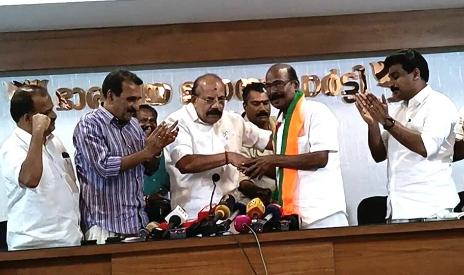 നാട്ടിക എംഎൽഎ സി.സി മുകുന്ദൻ ബിജെപിയിൽ