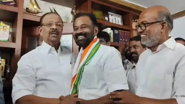  അനുഗ്രഹം വാങ്ങാൻ ടി ഒ മോഹനൻ കെ സുധാകരന്‍റെ വീട്ടില്‍ എത്തി