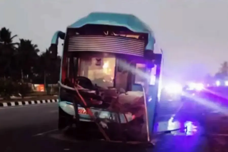 മൈസൂരുവില് സ്വകാര്യ ബസ് അപകടത്തില്പ്പെട്ട് നാല് മലയാളികൾക്ക് ദാരുണാന്ത്യം, നിരവധിപ്പേർക്ക് പരിക്ക്