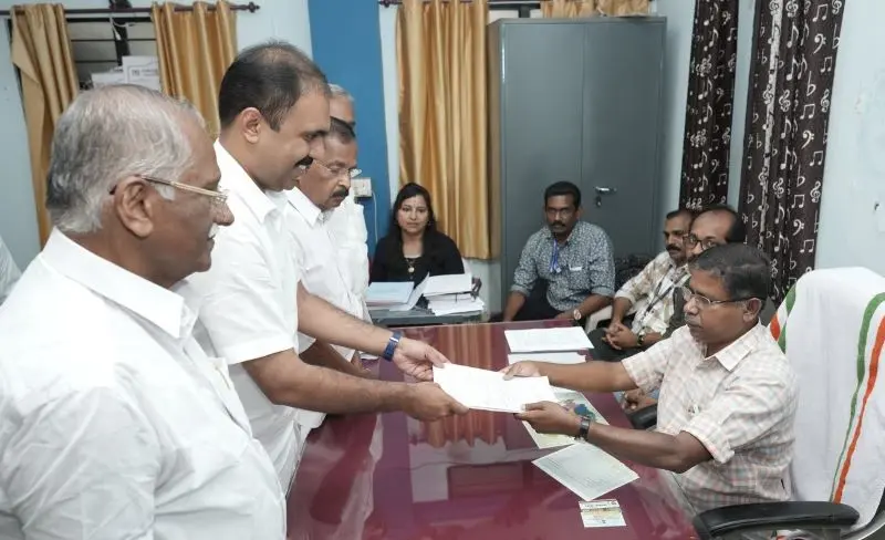 ആറന്മുളയിൽ മത്സരിക്കുന്ന അബിൻ വർക്കിക്ക് കെട്ടിവയ്ക്കാനുള്ള തുക നല്കിയത് ഉഷ ജോസഫ്.