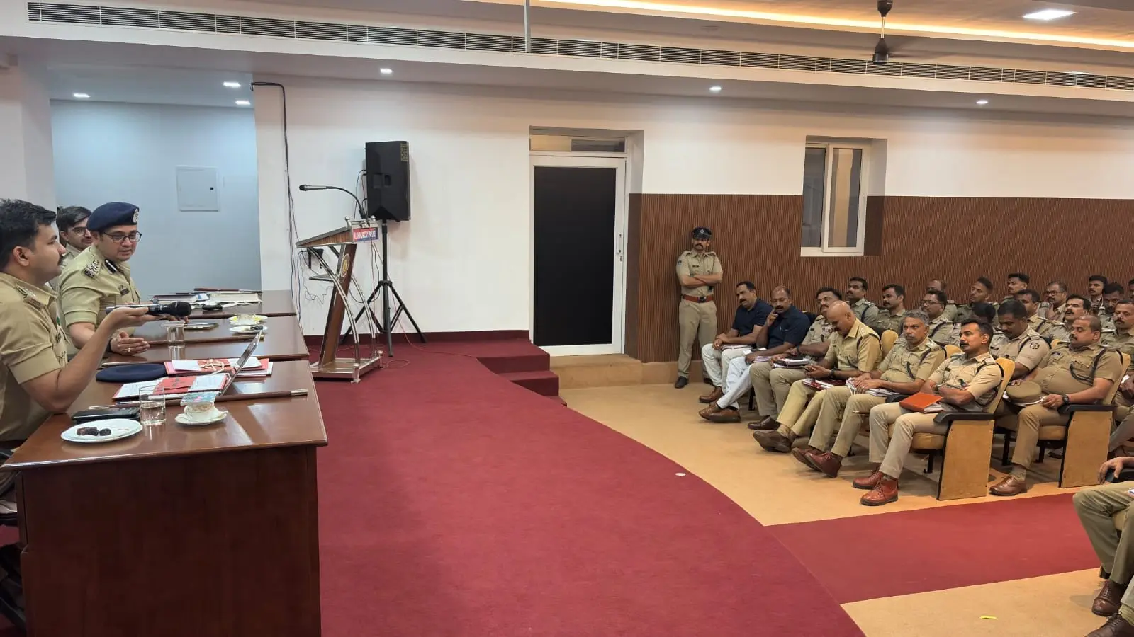 തെരഞ്ഞെടുപ്പ്: ഉന്നത പോലീസ് ഉദ്യോഗസ്ഥരുടെ അവലോകന യോഗം കണ്ണൂരിൽ നടന്നു