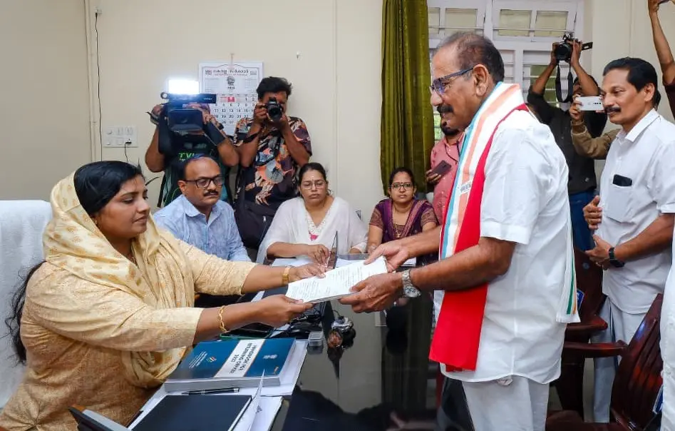 ഏലത്തൂരിൽ 'ക്ളോക്കി'നായി എൻസിപി പോര് : വരണാധികാരിയുടെ മുന്നില്നിന്ന് അജ്ഞാതൻ രസീത് തട്ടിയെടുത്തോടി