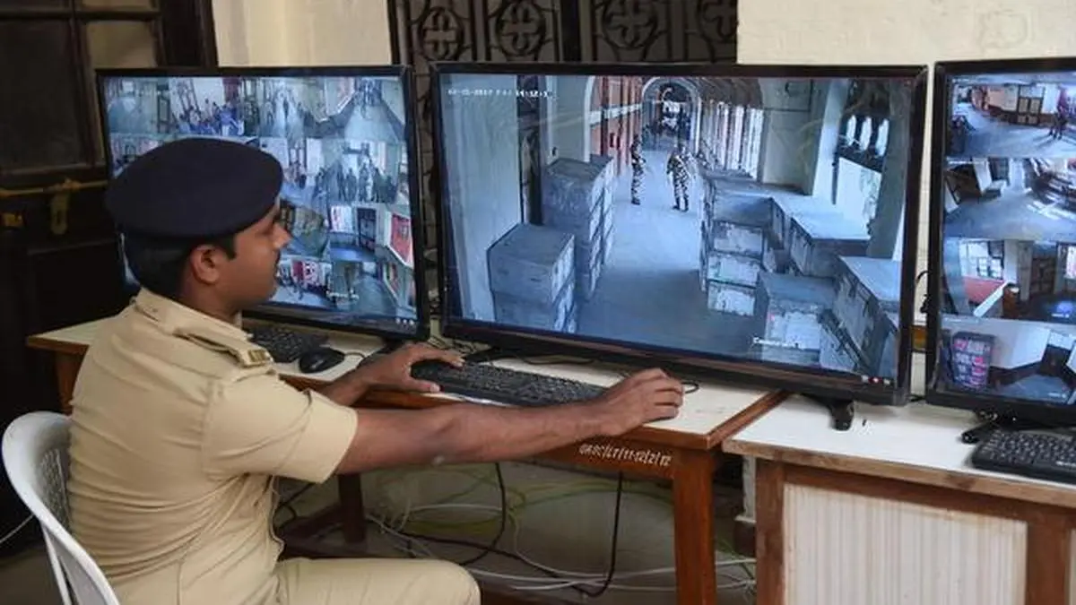 കേരളത്തിലെ മുഴുവൻ പോളിംഗ് ബൂത്തുകളിലും വെബ്കാസ്റ്റിംഗ് സംവിധാനവും സിസിടിവി ക്യാമറകളും സ്ഥാപിക്കും
