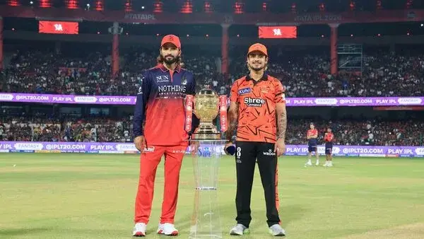 IPL 2026- ആവേശപ്പോരാട്ടത്തിൻ്റെ നാളുകൾക്ക് തുടക്കം : ടോസ് നേടിയ റോയല് ചലഞ്ചേഴ്സ് ബൗളിങ് തെരഞ്ഞെടുത്തു