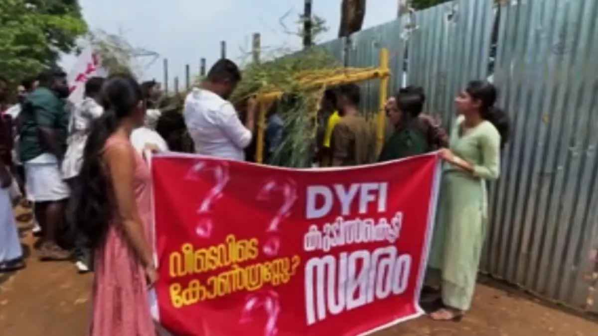 കുന്നമ്പറ്റ ഭവന പദ്ധതി: കോൺഗ്രസിനെതിരെ കുടിൽ കെട്ടി ഡിവൈഎഫ്ഐ സമരം