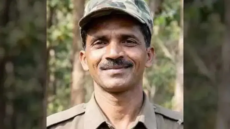 36 വർഷത്തെ ഒളിവുജീവിതത്തിനു ശേഷം, മുതിർന്ന മാവോയിസ്റ്റ് കമാൻഡർ കീഴടങ്ങി