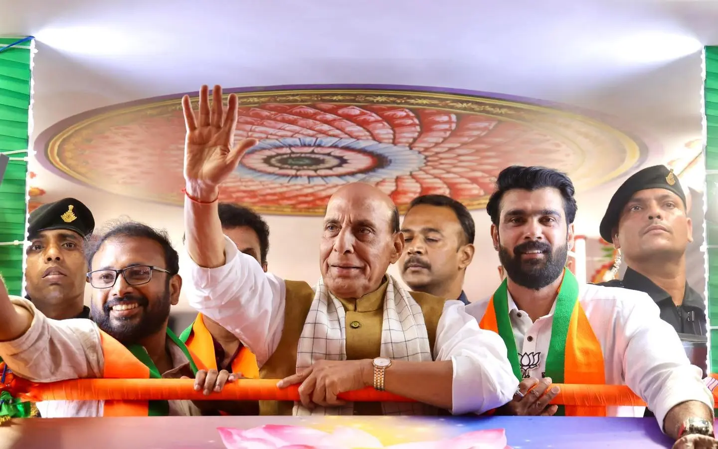 ശബരിമല സ്വര്‍ണക്കൊള്ള സിബിഐയെക്കൊണ്ട് അന്വേഷിപ്പിക്കുമെന്ന് കേന്ദ്ര പ്രതിരോധ മന്ത്രി 