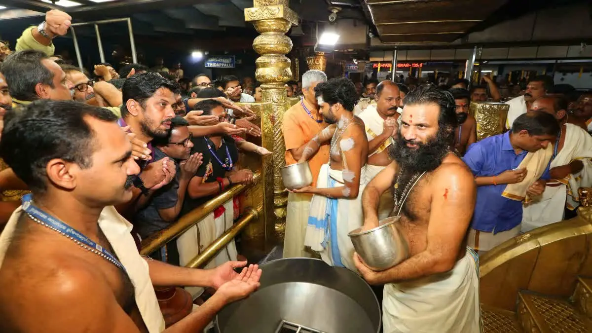 ശബരിമല സന്നിധാനത്ത് വിഷുക്കണി ദർശിച്ച് ആയിരങ്ങൾ