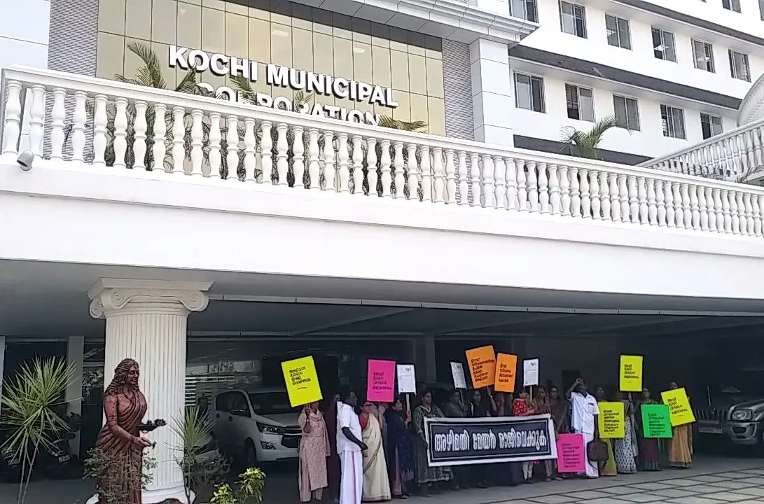 അഴിമതി ആരോപണം : കൊച്ചി  മേയർ വി.കെ. മിനിമോളുടെ രാജിയാവശ്യപ്പെട്ട് പ്രതിപക്ഷം