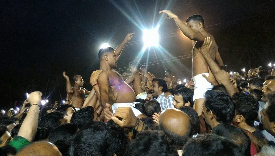 പ്രശസ്തമായ മാവിലാക്കാവ് അടിയുത്സവം ഇന്ന്