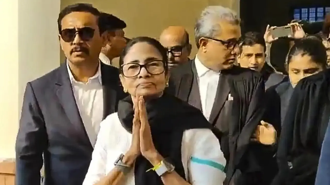 ബംഗാളിൽ ഒന്നാംഘട്ട വോട്ടെടുപ്പ് നാളെ: മമതാ ബാനര്‍ജിക്കെതിരെ രൂക്ഷവിമര്‍ശനവുമായി സുപ്രീം കോടതി
