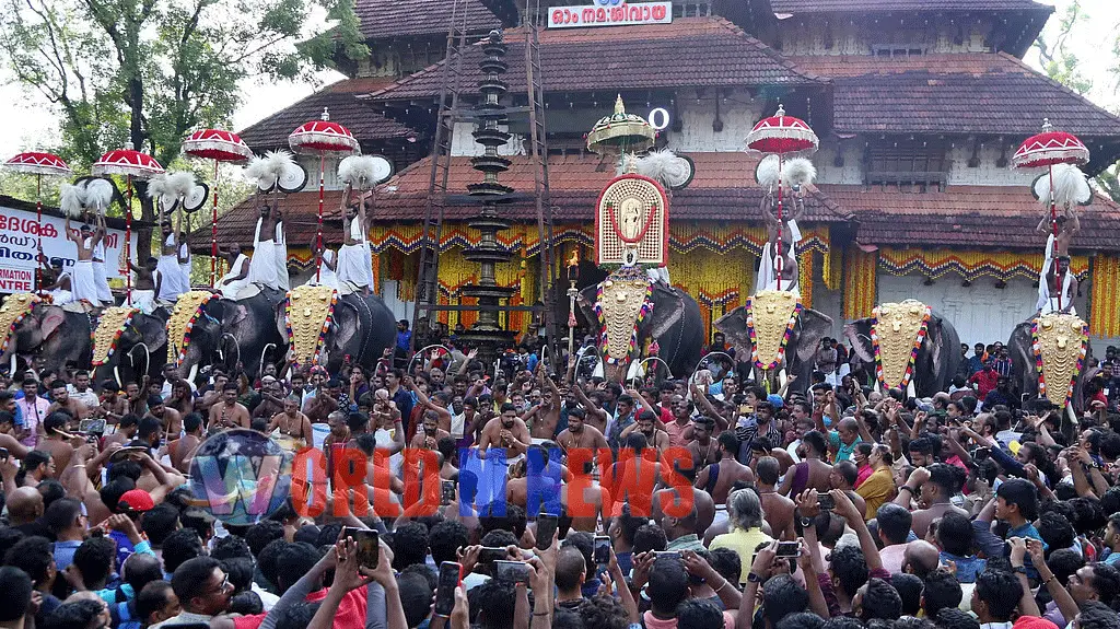 ഭഗവതിയുടെ തിടമ്പേറ്റി തെച്ചിക്കോട്ടുകാവ് രാമചന്ദ്രൻ, ചെറുപൂരങ്ങളെ വരവേറ്റ് ദേശക്കാര്‍..ആവേശം ചോരാതെ തൃശൂരിൽ പൂരം 