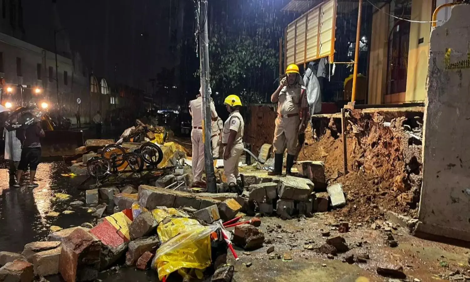 മഴ  ദുരന്തം; ആശുപത്രി മതിൽ തകർന്നുവീണ് മൂന്ന് മലയാളികളടക്കം ഏഴുപേർക്ക് ദാരുണാന്ത്യം