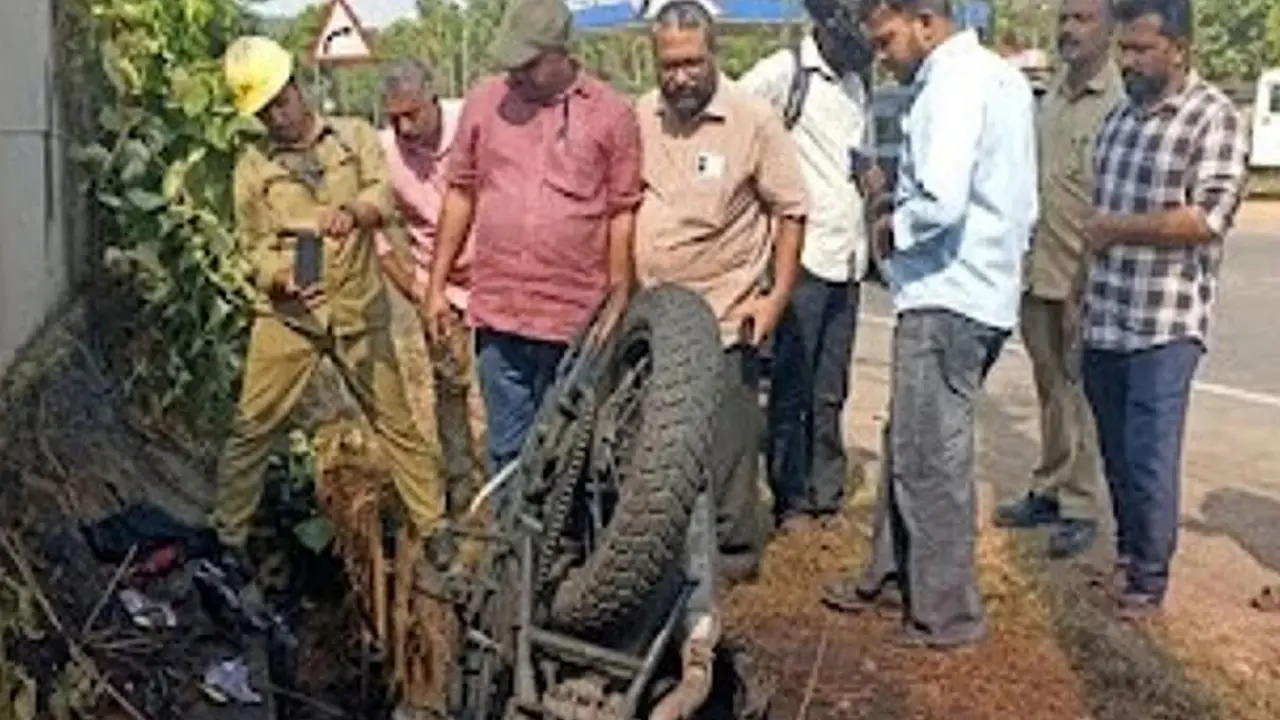  ഇലക്ട്രിക് പോസ്റ്റിലിടിച്ച് ബൈക്ക് കത്തി ; പൊള്ളലേറ്റ യുവാവ് മരിച്ചു