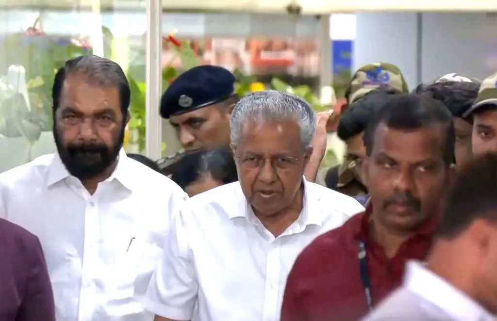 ഔദ്യോഗിക വാഹനം ഉപേക്ഷിച്ചു; പിണറായി വിജയന്‍ ഇനി ചിന്താ ഫ്‌ളാറ്റില്‍