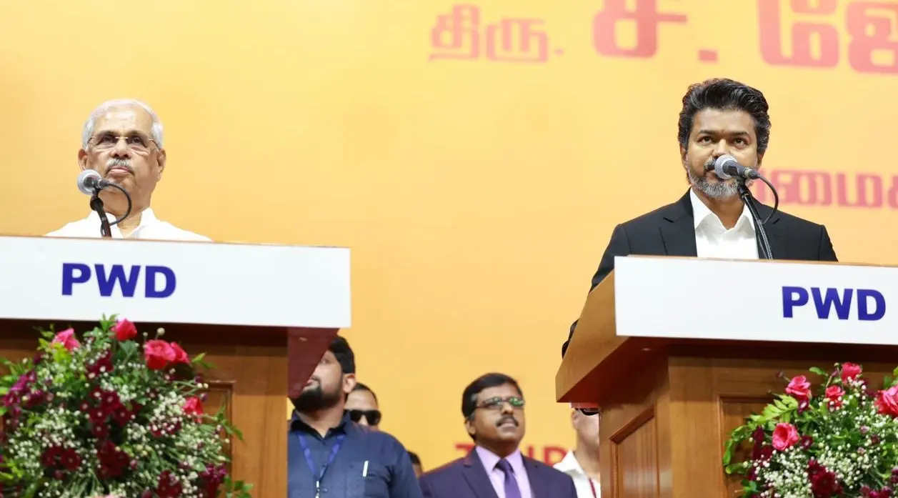 തമിഴകത്ത് മുഖ്യമന്ത്രിയായി അധികാരമേറ്റ് വിജയ്, ആശംസകളറിയിച്ച് പ്രമുഖർ