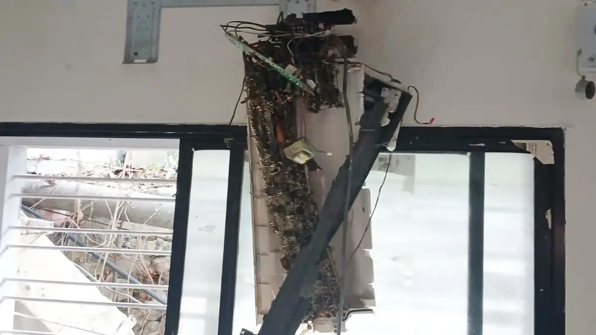  ഓഫീസിലെ എസി പൊട്ടിത്തെറിച്ചു; രണ്ട് പേർക്ക് പരിക്ക്, ഒരാളുടെ നില അതീവ ഗുരുതരം