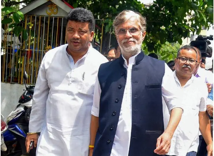 12 മണിക്കൂർ നീണ്ട ചോദ്യം ചെയ്യലിനുശേഷം, പവൻ ഖേര രണ്ടാം ദിവസവും  ക്രൈംബ്രാഞ്ചിനുമുന്നിൽ   ഹാജരായി