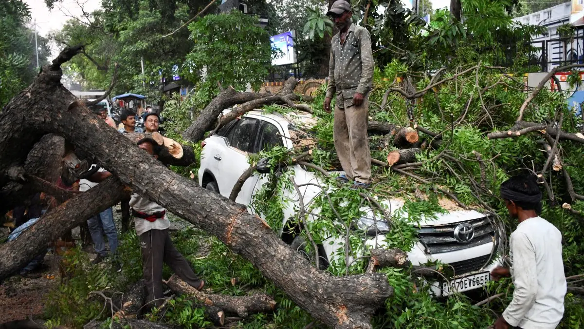 ഉത്തര്‍പ്രദേശ് പ്രകൃതി ദുരന്തം: കനത്ത മഴയിലും കാറ്റിലും മരിച്ചവരുടെ  സംഖ്യ 104