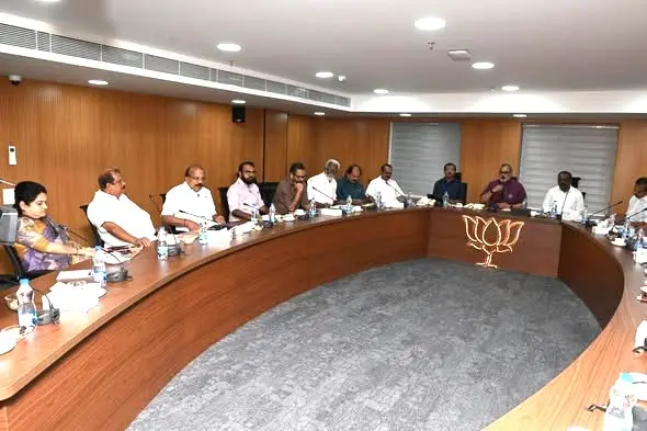 ബിജെപി സംസ്ഥാന കോർ കമ്മിറ്റിയോഗം നടന്നു : പിസിജോർജ്ജ് ,ശോഭാ സുരേന്ദ്രൻ,  കെ സുരേന്ദ്രൻ എന്നിവർക്ക്  വിമർശനം 