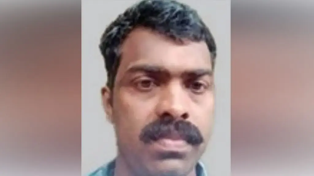 മഴ നനയാതിരിക്കാൻ ടിപ്പറിന്റെ അടിയിൽ നിന്നു; ഡംപ് ബോക്സ് താഴേക്ക് വീണ്  യുവാവിന് ദാരുണാന്ത്യം