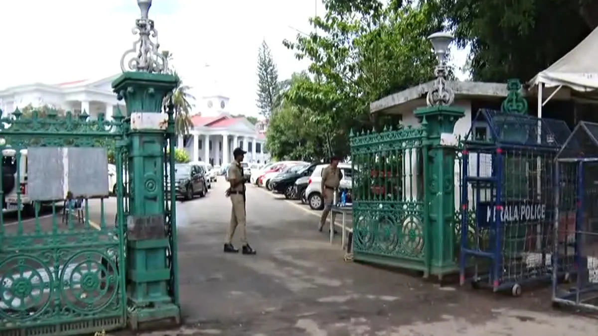 ഭരണം മാറി : 10 വര്‍ഷമായി കൊട്ടിയടക്കപ്പെട്ട സെക്രട്ടേറിയറ്റിലെ 'സമര വാതിൽ ' മലര്‍ക്കെ തുറന്നു