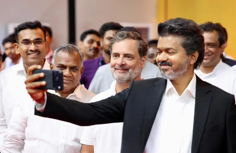 ദ്രാവിഡ മണ്ണിൽ പുതു  ചരിത്രം രചിച്ച് വിജയ് : കോണ്‍ഗ്രസും മുസ്‌ലിം ലീഗും മന്ത്രിസഭയിലേക്ക്, നാളെ സത്യപ്രതിജ്ഞ