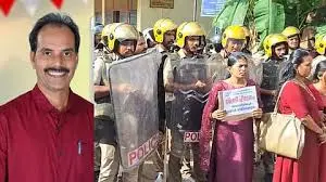 അങ്കണവാടി ടീച്ചർക്ക് നേരെ ലൈംഗികാതിക്രമം; പ്രതിഷേധവുമായി വിവിധ രാഷ്‌ട്രീയ സംഘടനകൾ