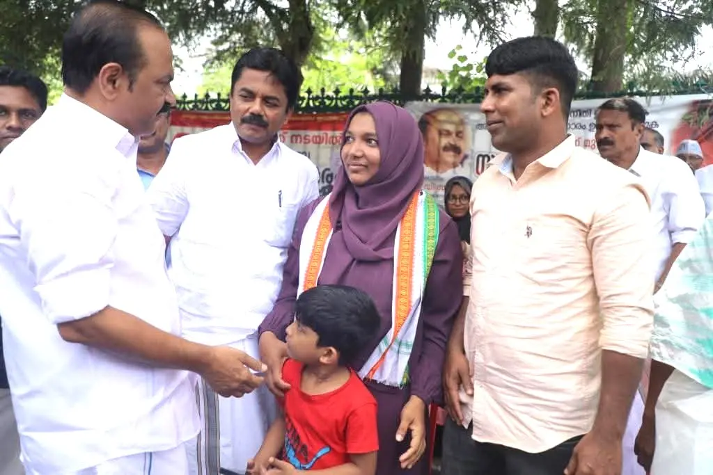 നീതി തേടി....: മുഖ്യമന്ത്രിയെ കാണാൻ ഹർഷിനയും  ഐസിയു പീഡനക്കേസ് അതിജീവതയും