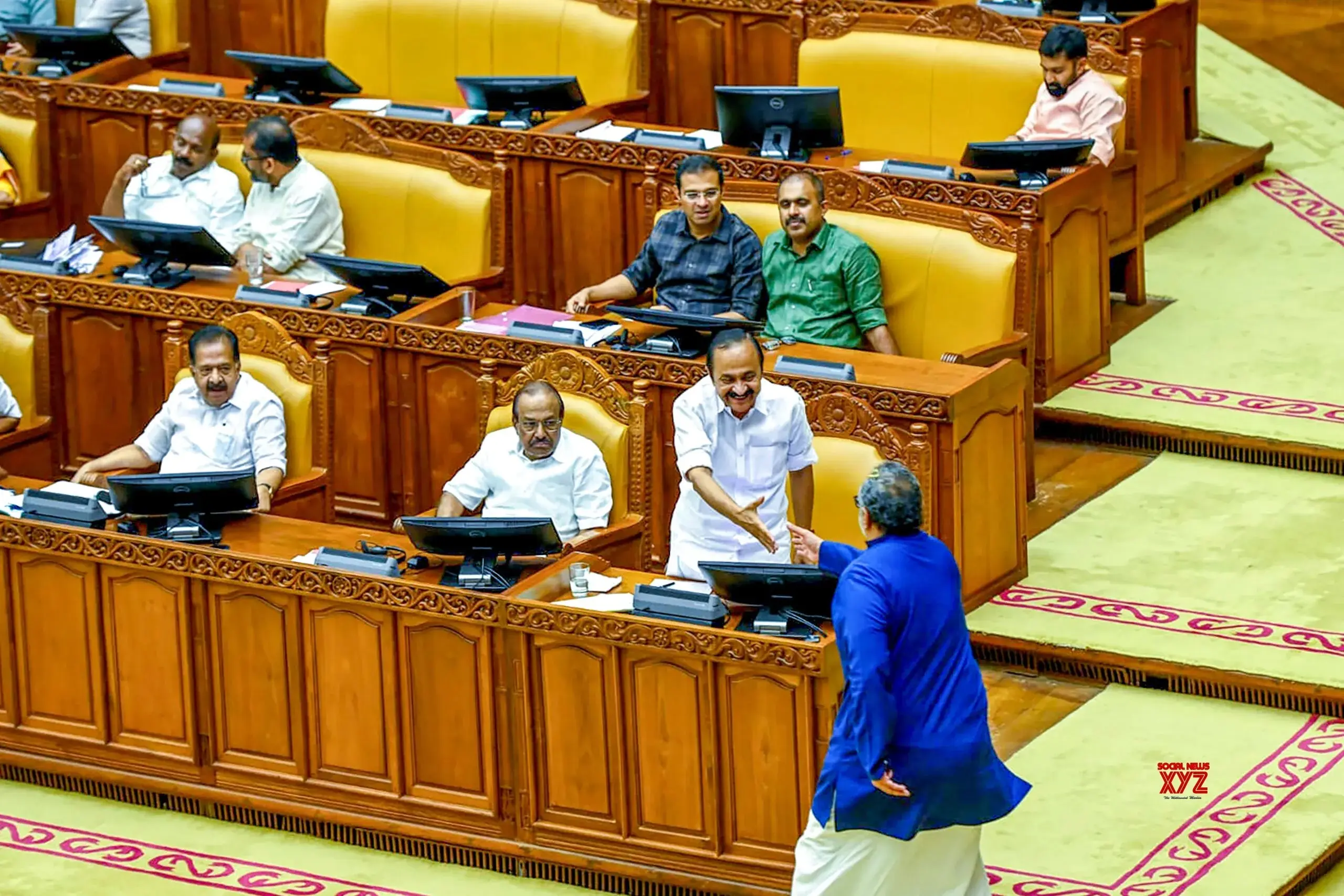  കേരള നിയമസഭയിൽ  ഭാഷാ വൈവിധ്യം നിറഞ്ഞ സത്യപ്രതിജ്ഞാ ചടങ്ങ്