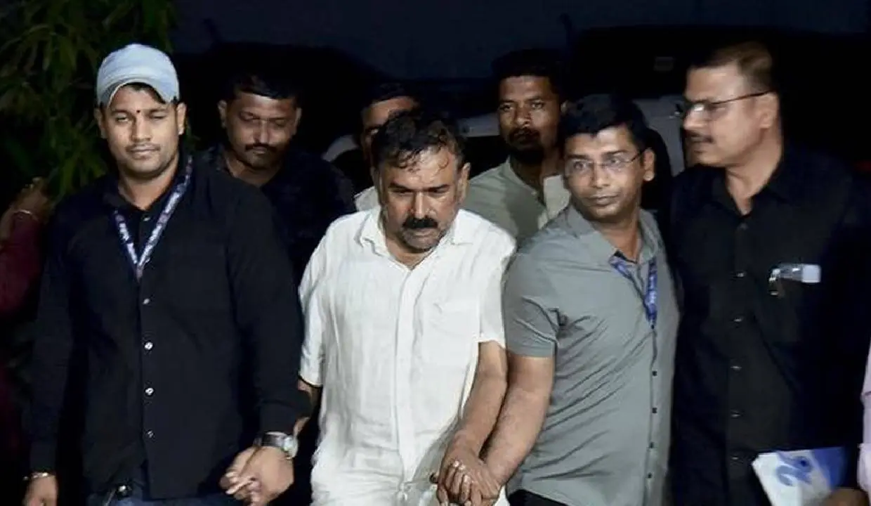 നാസിക്കിലെ ആള്‍ദൈവത്തിനെതിരെ 70 കോടിയുടെകള്ളപ്പണക്കേസും