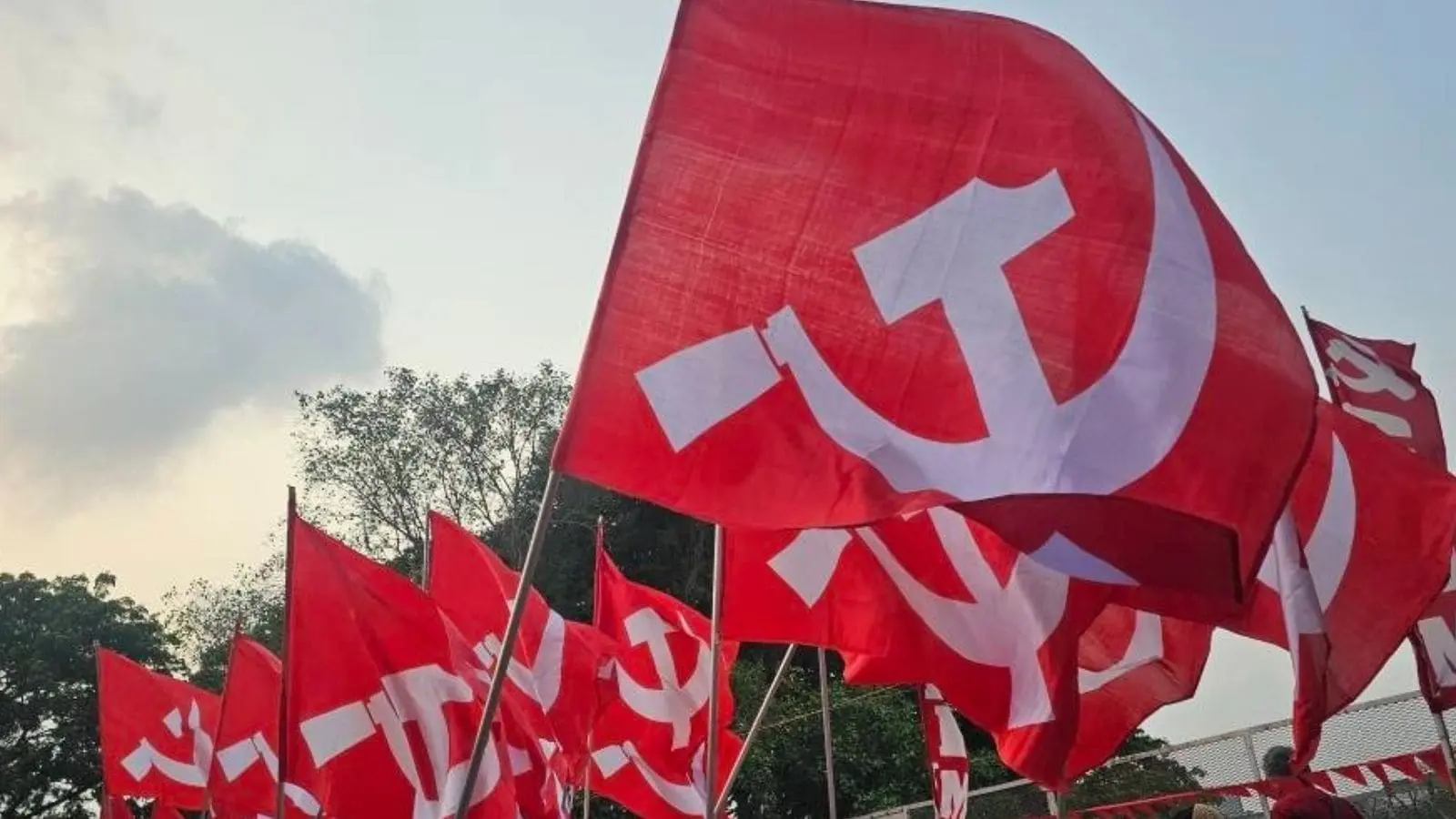 "പിണറായി വിജയൻ സ്തുതിപാടകരുടെ പിടിയിൽ ":കൊല്ലം  ഏരിയ കമ്മിറ്റി യോഗത്തിൽ വിമർശനം 
