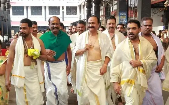 മുഖ്യമന്ത്രിയുടെ ഗുരുവായൂർ സന്ദർശനം; ഭക്തർക്ക് ദർശനം തടസ്സപ്പെട്ടതിൽ അന്വേഷണം