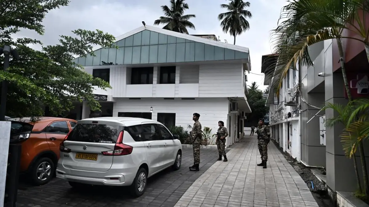 പിണറായി വിജയൻ്റെ വീട്ടിൽ ഇഡി പരിശോധന: വ്യാപക പ്രതിഷേധവുമായി സിപിഎം