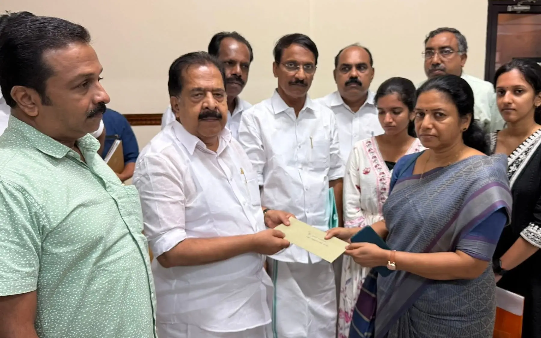 നവീൻ ബാബുവിൻ്റെ മരണം: മുഖ്യമന്ത്രിയെയും ആഭ്യന്തരമന്ത്രിയെയും കണ്ട് നിവേദനം നൽകി കുടുംബം