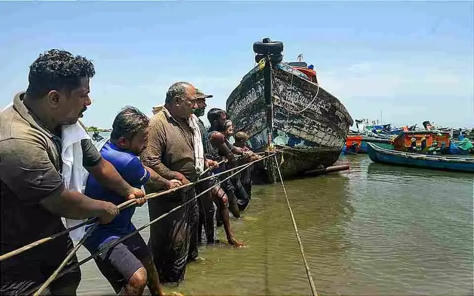 ട്രോളിങ് നിരോധനം: മത്സ്യത്തൊഴിലാളികൾക്ക് സൗജന്യ റേഷന് അപേക്ഷിക്കാം
