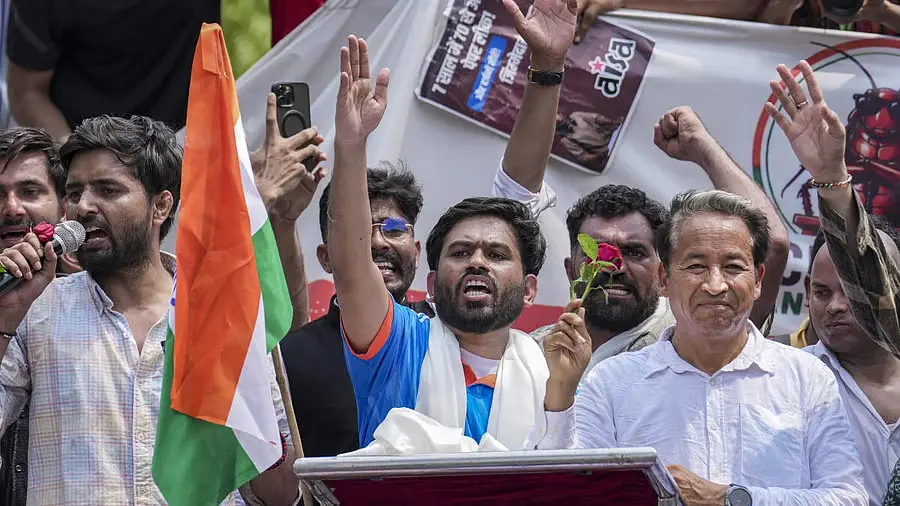 "മന്ത്രി ധർമേന്ദ്ര പ്രധാൻ രാജിവെക്കുന്നത് വരെ പ്രതിഷേധം തുടരും ": അഭിജീത് ദിപ്‌കെ