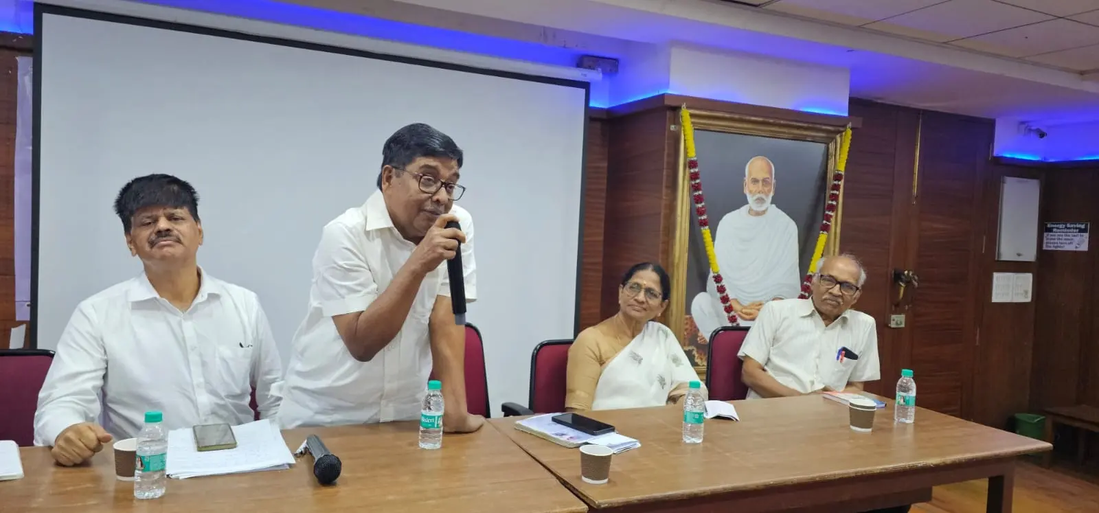 "ശ്രീനാരായണ ദർശനം മാനവലോകത്തിൻ്റെ ജീവവായു " : എം. ഐ. ദാമോദരൻ.