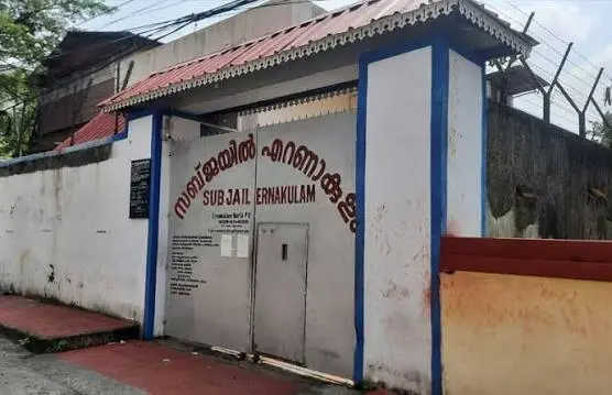 സബ് ജയിലിൽ അഭിഭാഷകയ്ക്ക് രാത്രി സന്ദർശനത്തിന് വഴിവിട്ട അനുമതി; ഡെപ്യൂട്ടി പ്രിസൺ ഓഫീസർക്ക് സസ്‌പെൻഷൻ