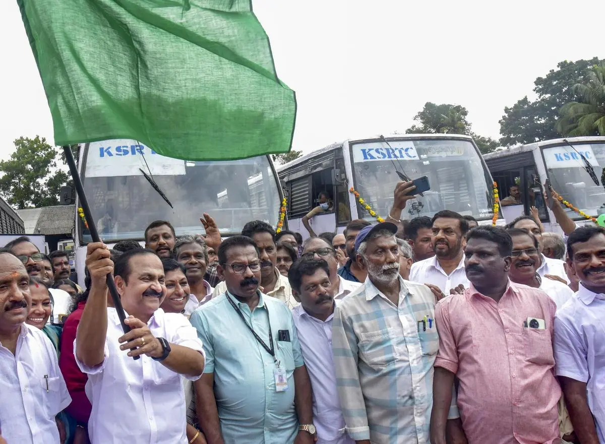 കേരള ചരിത്രത്തിൽ ആദ്യം : കെഎസ്ആർടിസി സൗജന്യയാത്ര പദ്ധതി ഉദ്‌ഘാടനം ചെയ്ത് മുഖ്യമന്ത്രി വി.ഡി. സതീശൻ