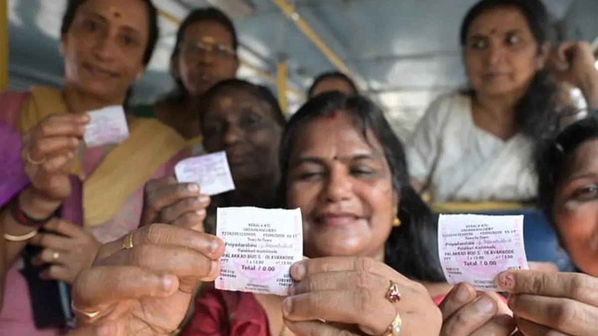 കെഎസ്ആർടിസിയിൽ സ്ത്രീകൾക്ക് സൗജന്യയാത്ര ഭരണഘടനാ വിരുദ്ധം; ഹൈക്കോടതിയില് ഹര്ജി