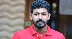 പിഎസ്സി ബുള്ളറ്റിനിൽ ഗുരുതര വീഴ്ച : തിരക്കഥാകൃത്തിന് പകരം ആകാശ് തില്ലങ്കേരിയുടെ ചിത്രം
