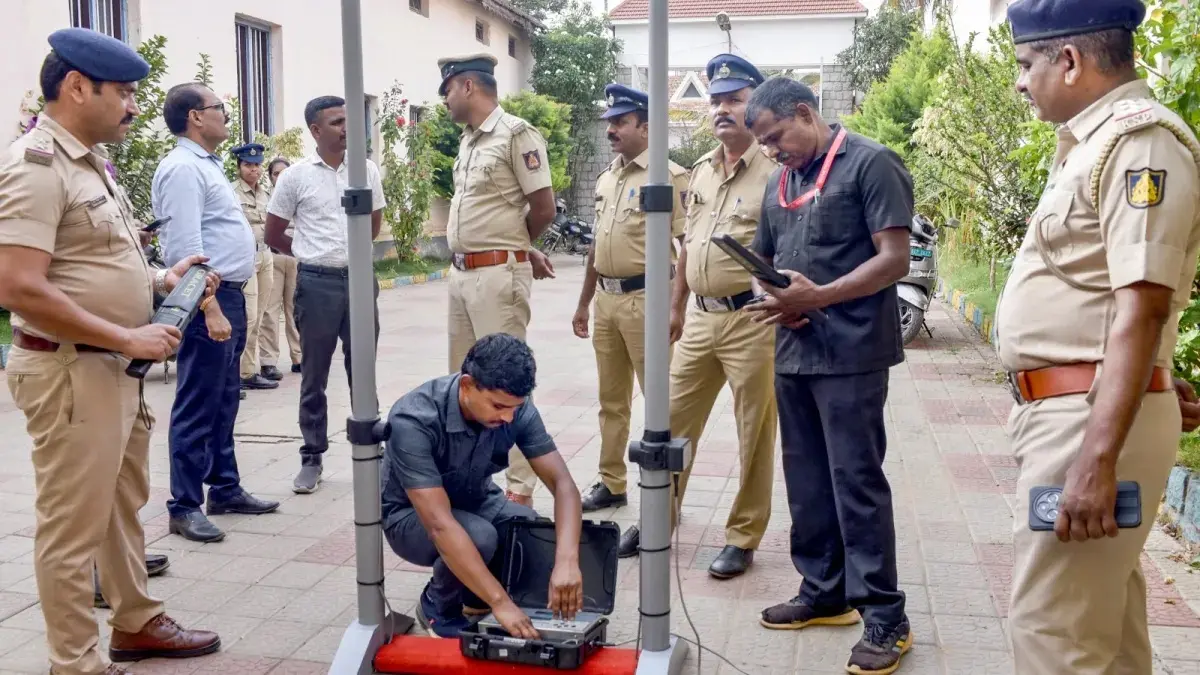 വ്യോമസേനയും എഐ ക്യാമറകളും കാവൽ;  'ഇരുമ്പുകോട്ട കെട്ടി' നീറ്റ് പരീക്ഷ ഇന്ന് 