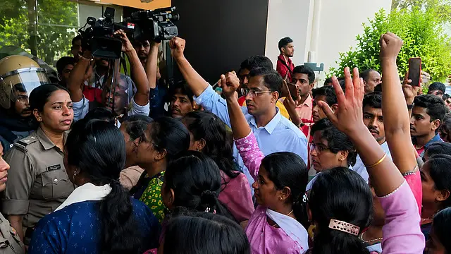 വൃദ്ധസദനത്തിലെ മര്ദനത്തില് പ്രതിഷേധം; ഓമല്ലൂരില് സംഘര്ഷം