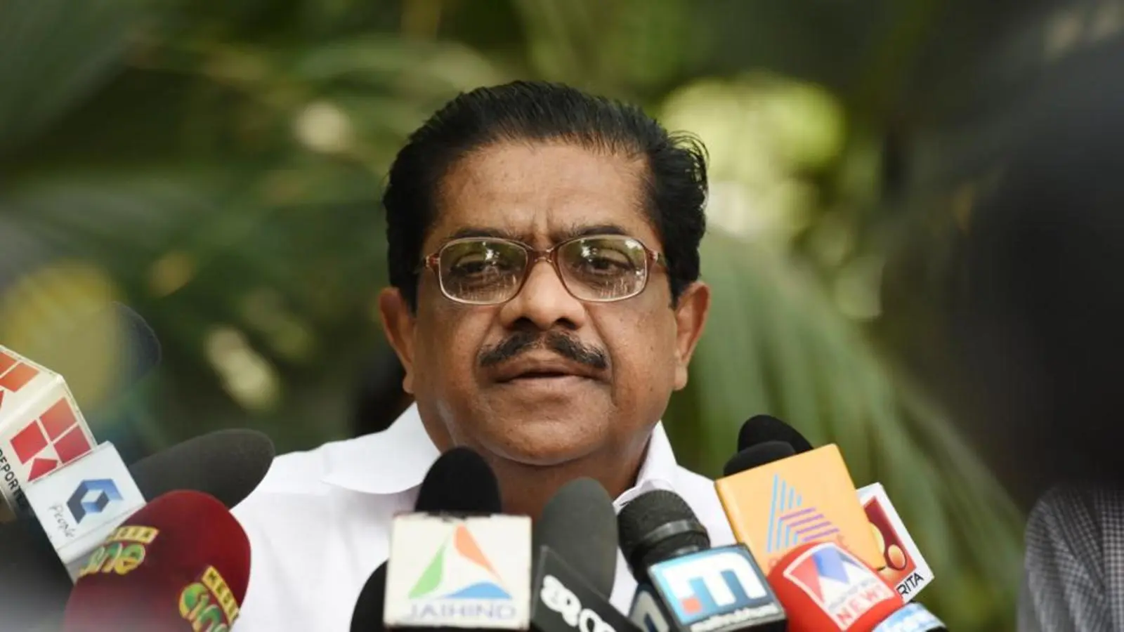 ‘പാർട്ടി തലത്തിൽ ചർച്ച നടത്തുകയായിരുന്നു അഭികാമ്യം, മദ്യനികുതിയിളവ് പിൻവലിക്കണം": വിഎം.സുധീരൻ 