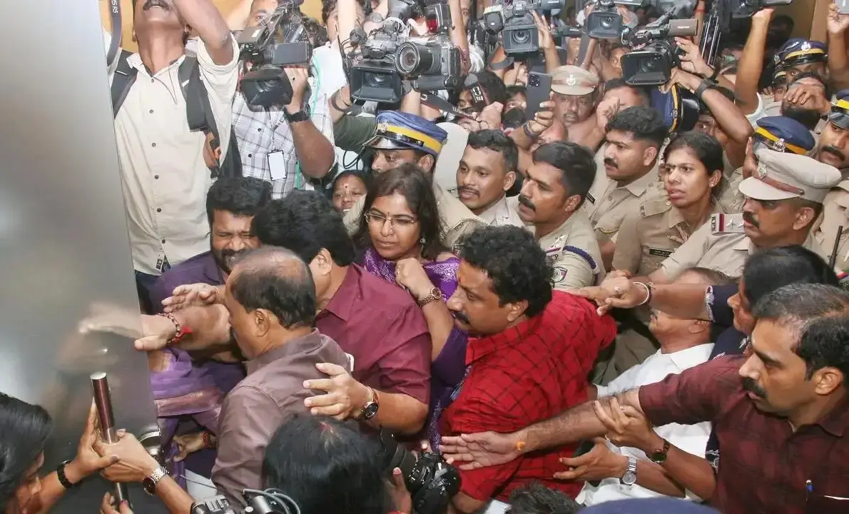 തിരുവനന്തപുരം നഗരസഭയിലെ സംഘർഷം: ഇരുവിഭാഗങ്ങൾക്കുമെതിരെ കേസെടുത്തു