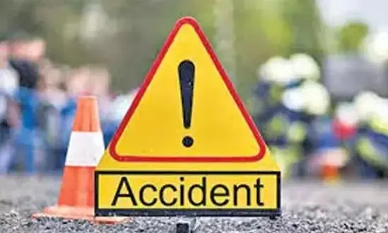 ബൈക്കില്‍ സഞ്ചരിക്കവേ കാറിടിച്ച്  മേല്‍പ്പാലത്തില്‍ നിന്നും താഴേക്ക് തെറിച്ച് വീണു:19കാരന് ദാരുണാന്ത്യം